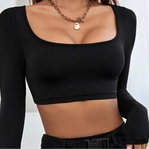 Black long sleeve crop top